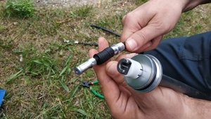 Как заменить тросы электронного ручника на Renault Espace IV самому.