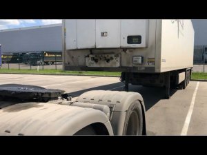 Как расцепить и зацепить полуприцеп.