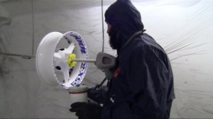 нанесение наклеек и покрытие лаком.