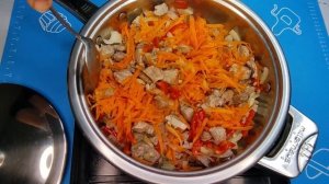 Тушенная капуста с индейкой и грибами