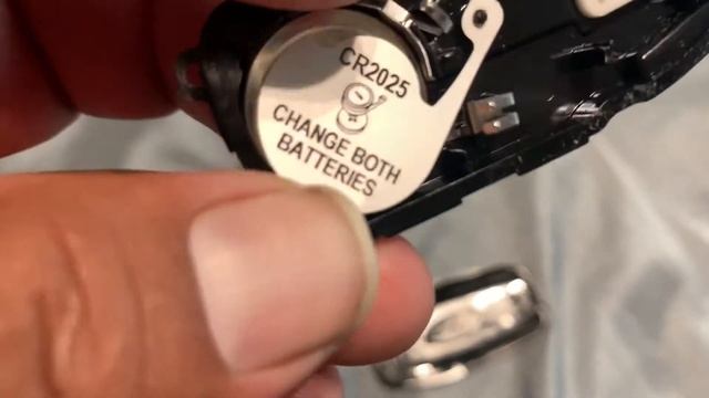 Hágalo tú mismo. Cambio de batería del key fob de 2016 Ford Fusion смотреть онлайн