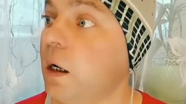 Я не сплетничаю, а другие сплетничают... Просто новости передаю...