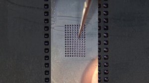 Подготовка микросхемы дисплея iPhone 14 Pro к пайке