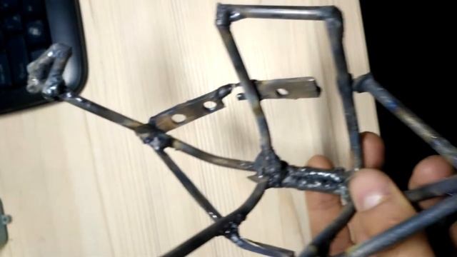 Из того что было и гвоздь 100 сварил решётку для лампочки в подъезде. смотреть онлайн