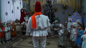 Весёлый снеговик! Новый год в детском садике! веселые детишки маленькие ляли.