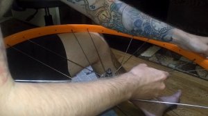 КАК ЗАСПИЦЕВАТЬ КОЛЕСО НА 32 СПИЦЫ( 2 креста )How to assemble the wheel | КИТАЙ ВЕЛИК