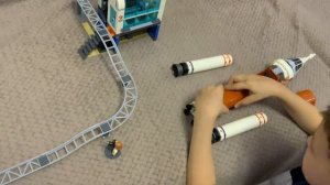 Играю в конструктор Лего космодром