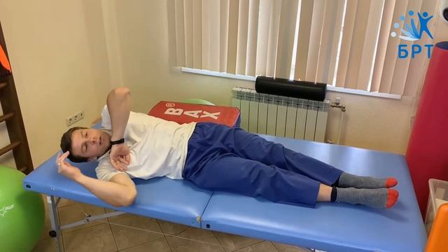 Реабилитация после спинномозговой травмы // обучение перевороту на бок.