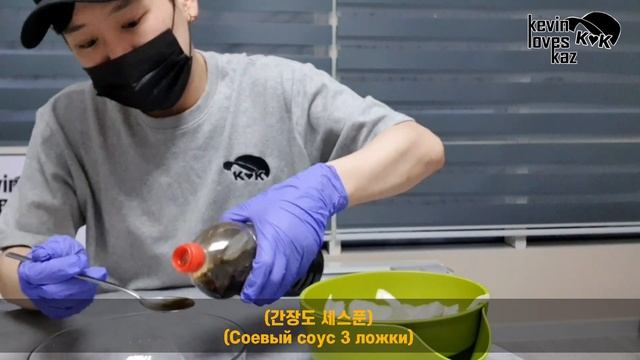 Кевин готовит кимчи из огурцов 한국식 오이김치(오이무침) 만들기(카자흐스탄 알마티) [Казахстан Кевин]