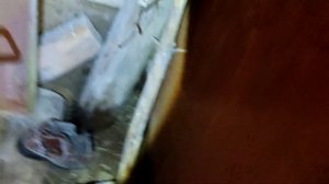 Поджёг дымовую шашку . Пробрался в заброшку к бомжу !