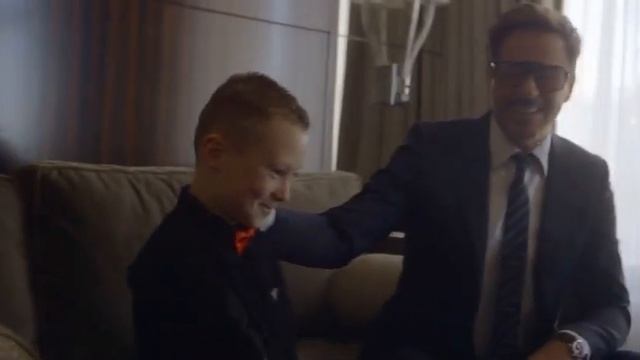 Железный Человек подарил 7-летнему мальчику-инвалиду свою руку смотреть онлайн