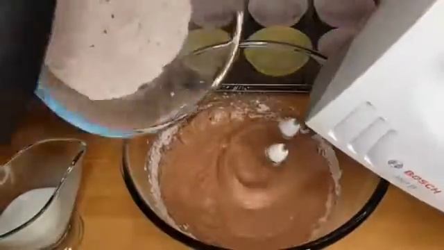 Домашние шоколадные капкейки с кремом смотреть онлайн