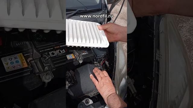 Как заменить воздушный фильтр на Toyota Ractis на новый NORDFIL AN1019