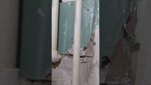 Как заделать большие дырки в стене смотреть онлайн