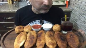 ASMR | MUKBANG | Beautiful Homemade 🏡 Pirozhki with Meat 🥩, Potatoes 🥔 & Jam| Street Food in Baku