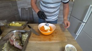 Судак в сметанном соусе с картофелем. Блюдо из судака.