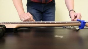 Как отстроить высоту прогиба на электрогитаре?