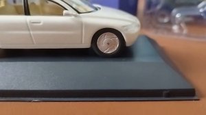 Miniatura Volvo E.C.C Edition Atlas 1992 1:43 - Detalhe defeito Pintura -