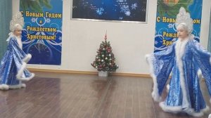 С Новым годом и Рождеством! Танец  тюменских Снегурочек.