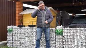 Декоративный забор из сетки и камня