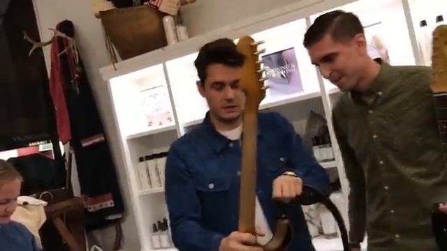 Chatting w/John Mayer & checking out his BLK1 смотреть онлайн