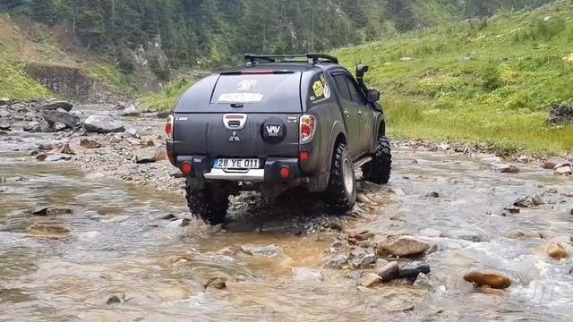 Nissan NAVARA Vs Mitsubishi L200  @OFF-ROAD  TURKIYE