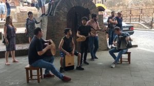 Национальная грузинская музыка на улицах Тбилиси