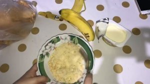 Готовим лакомство из банана, печенья и йогурта✌?