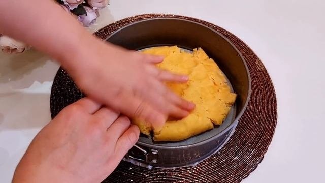 КОГДА ЕСТЬ СМЕТАНА СРАЗУ ГОТОВЛЮ ЭТУ ВКУСНЯТИНУ!НЕВЕРОЯТНО ВКУСНЫЙ СМЕТАННЫЙ ПИРОГ ЗА 10 МИН+ВЫПЕЧК