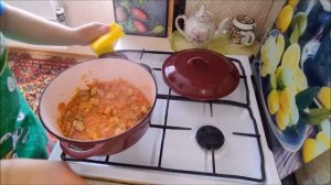 Перловка с мясом и овощами // Рулетики из слоеного теста с халвой