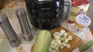 Кабачки тушенные в сметане в мультиварке