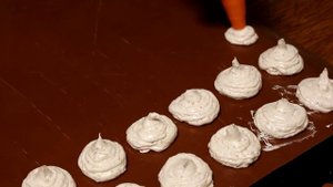 Безе с арахисом - как правильно испечь безе для торта.