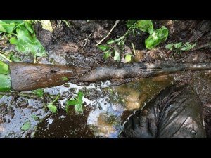 Солдаты с оружием в болоте, Раскопки Второй мировой