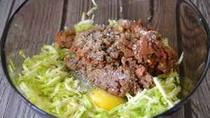 Печеночные оладьи с кабачком