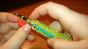 ВИШНЯ из резинок на рогатке. Овощи и фрукты из резинок | CHERRY Rainbow Loom