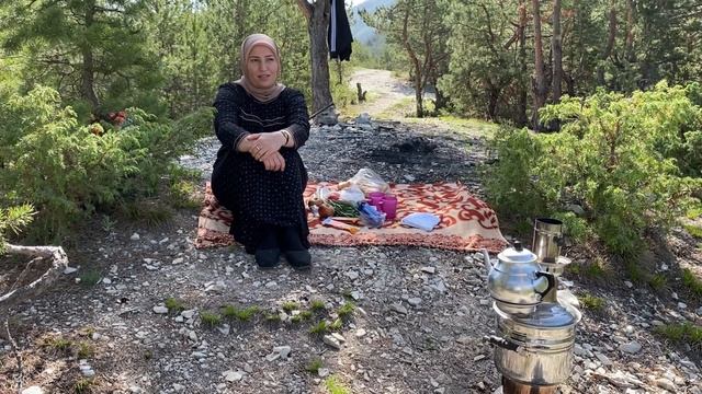 Правильный завтрак/ завтрак в горах на природе/ Чай из самовара. смотреть онлайн