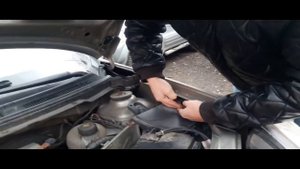 Установка газового упора Nissan Almera G15