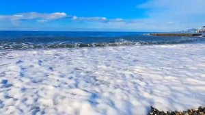 Окатило волной.Сочи.Адлер.Пляж_Известия_.