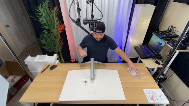 A New Computer Isn't Complete Without A New Monitor! (LG 32" 4K) смотреть онлайн