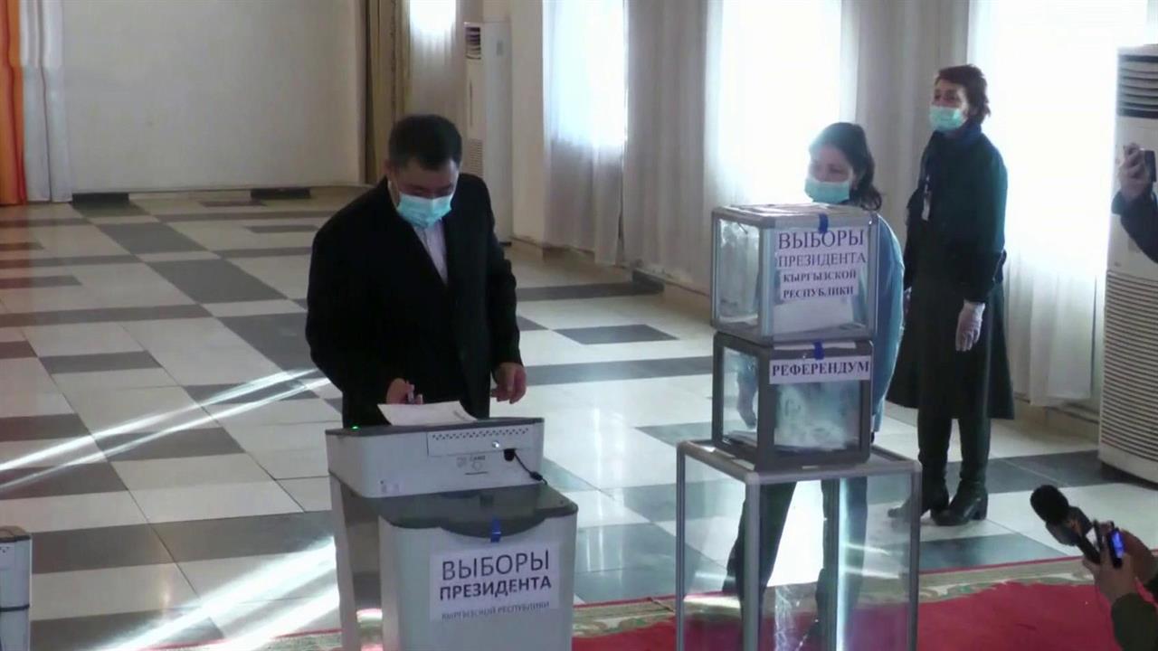 Можно ли досрочно проголосовать на выборах президента. Садыр Жапаров выборы президента. Президентские выборы Кыргызстан 2021. Президентские выборы в январе 2021 в Кыргызстане.