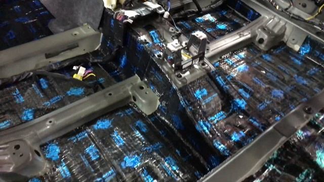 Kia K5 шви (шумо вибро изоляция). Снижение шума и устранение скрипов в салоне. Материалы SGM (сгм).