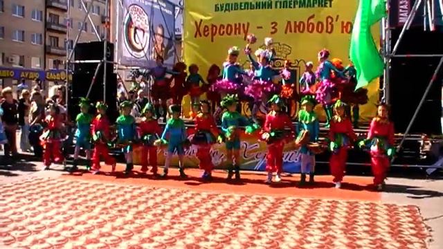 танцуют дети г. Херсона. Украина. смотреть онлайн