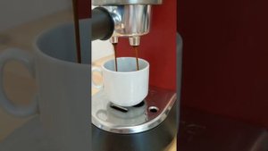Кофеварка DELONGHI EC685 DEDICA приготовление эспрессо