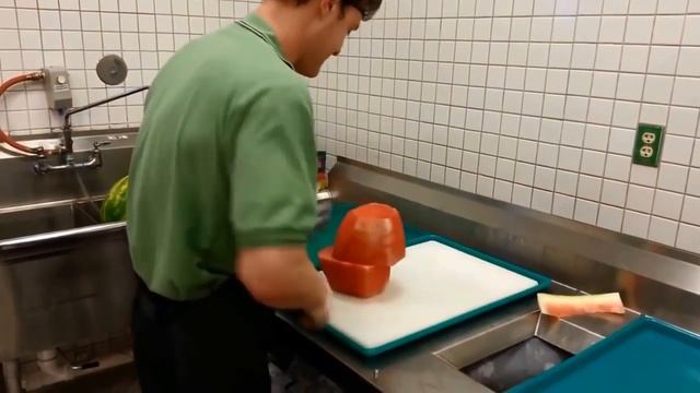 Как быстро нарезать арбуз? 29 секунд! Кто быстрее? смотреть онлайн