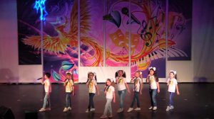 ПЕСНЯ ПРО ЖИРАФА исполняет АНСАМБЛЬ "ТАЛИСМАНЧИК