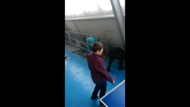 Угараем на физ-ре (сломали стол для тениса!!!) смотреть онлайн