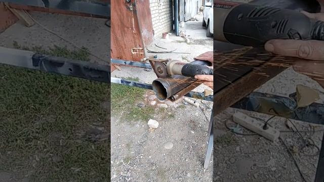 Как практически идеально ровно отрезать трубу большого диаметра. Приспособление для богарки смотреть онлайн