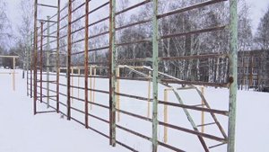 Футбольное поле, игровой корт и брусья. В Златоусте отремонтируют стадион у бывшей школы №33