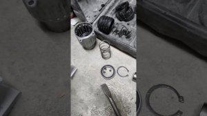 бур перфоратора сломан в патроне .