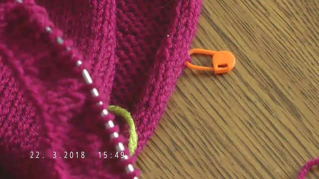 Вяжем спицами платье с расклешенной юбкой без швов